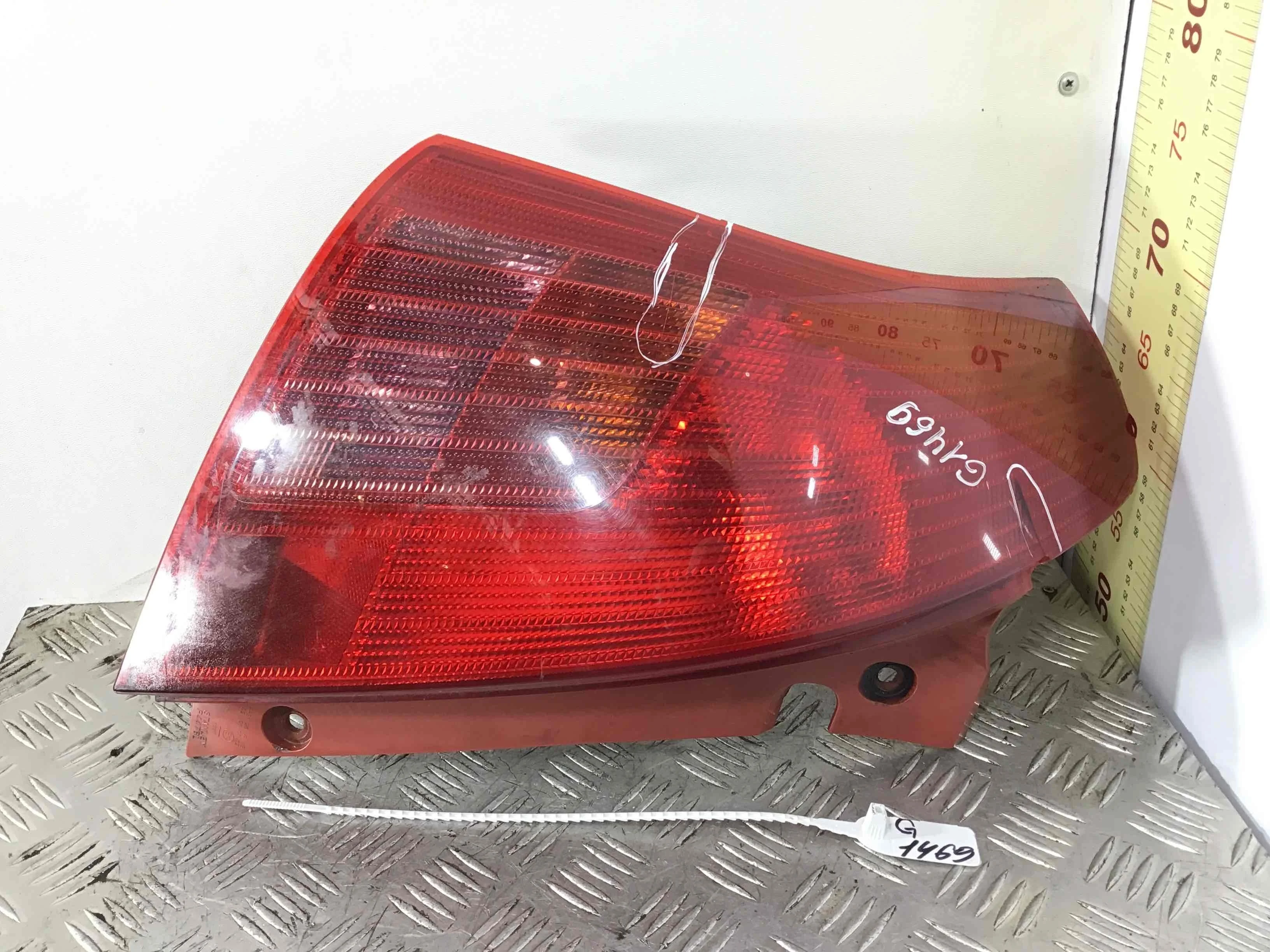 Фонарь задний правый Suzuki Swift 3 поколение (2004-2011) бензин 1.3 i Механика Х/б