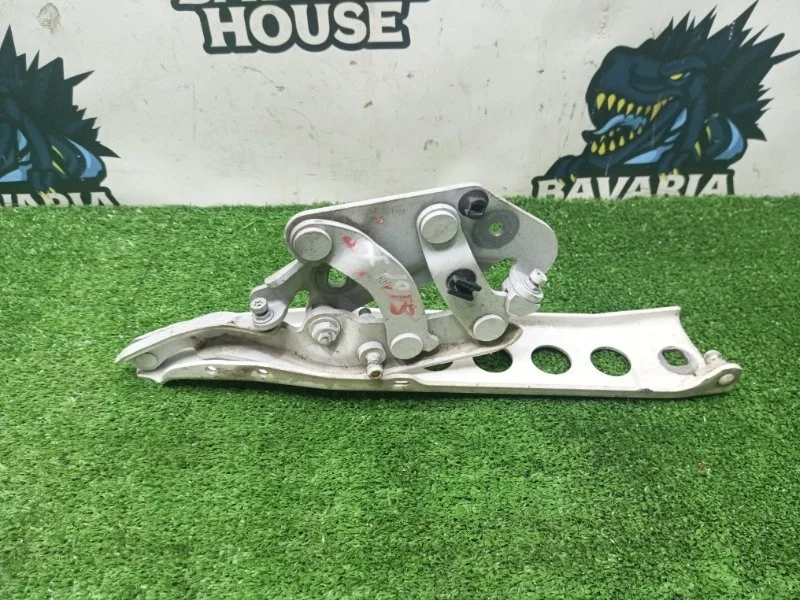 Петля капота правая Audi A8 2011 4H0823302D D4 CGW