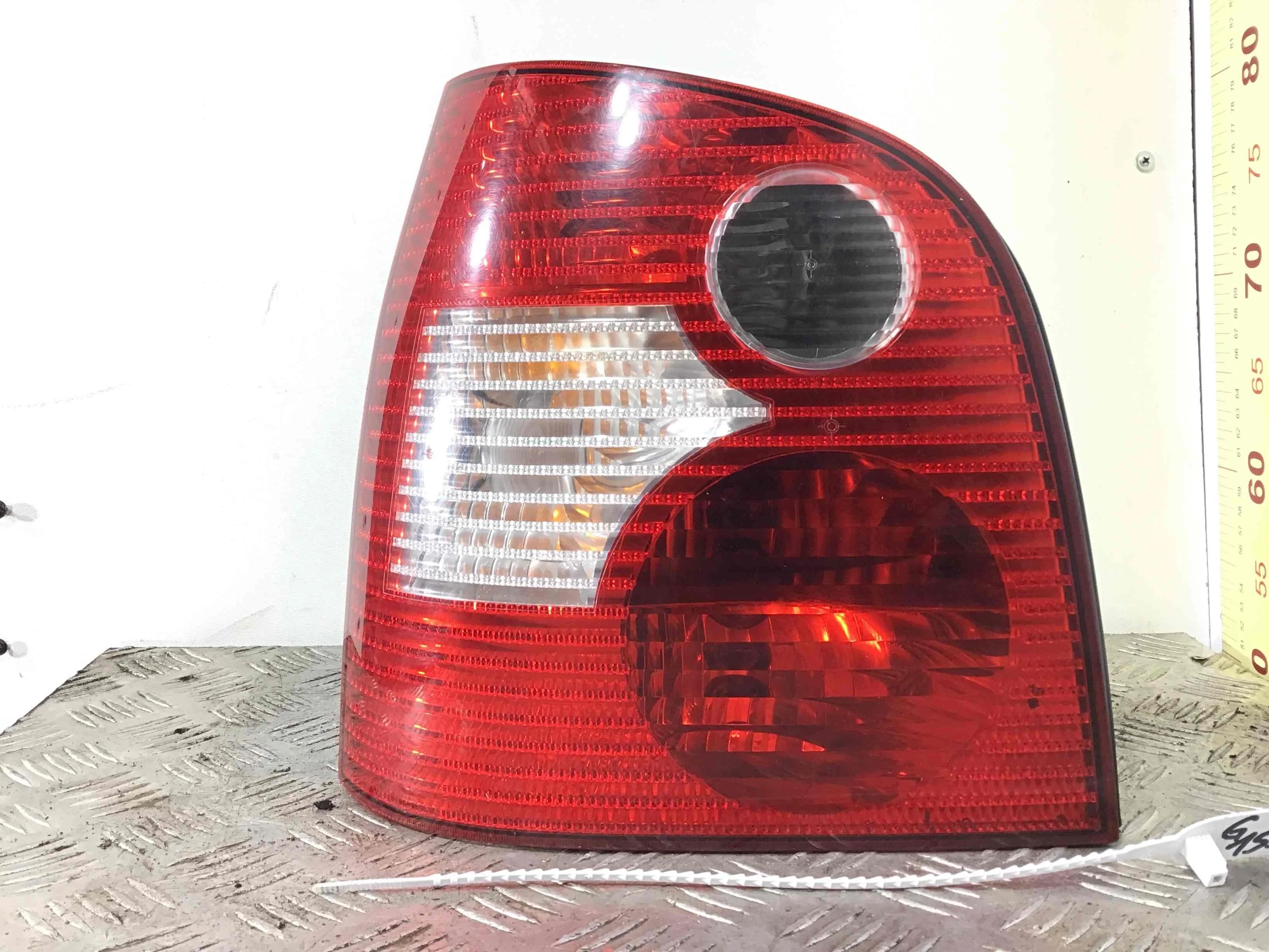 Фонарь задний левый Volkswagen Polo 4 поколение (2001-2005) бензин 1.2 i Механика Х/б