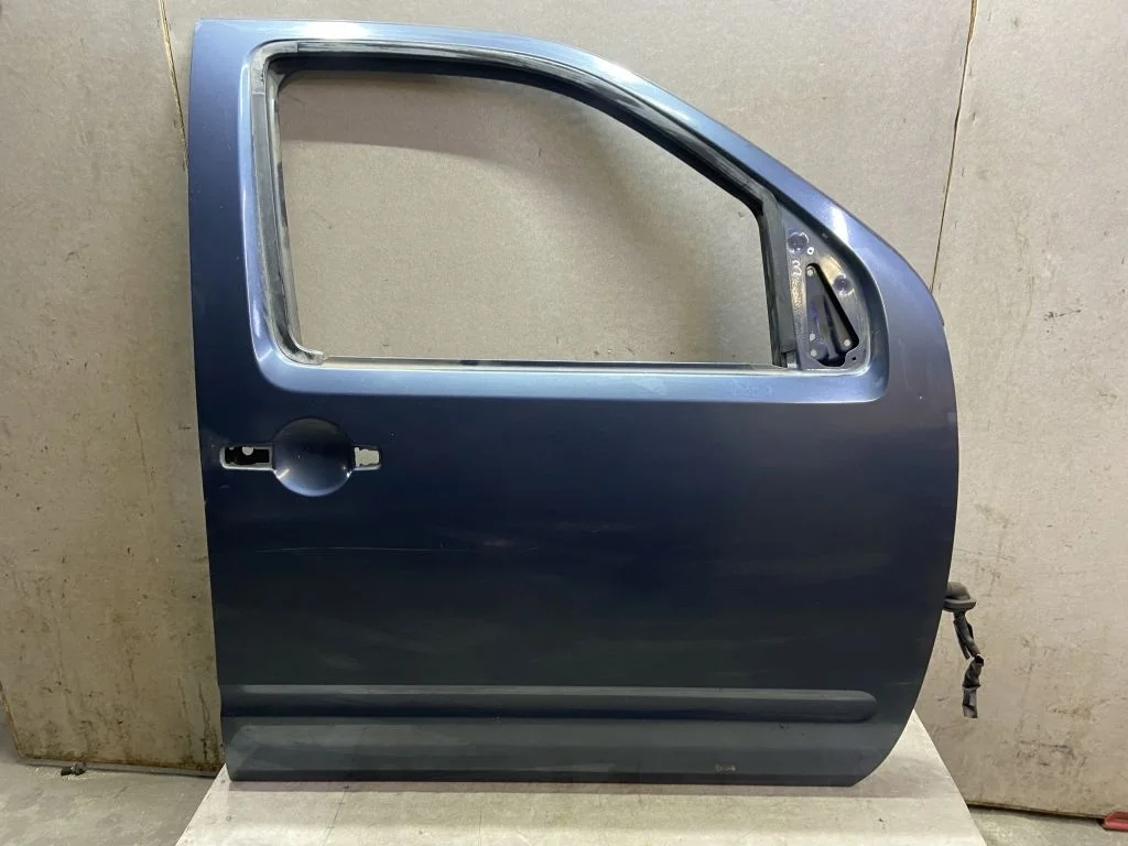 Дверь передняя правая Nissan Navara D40 Навара Д40