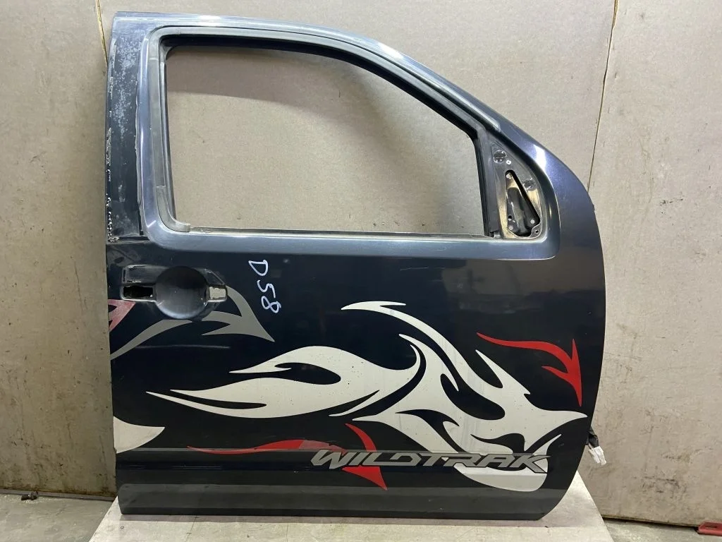 Дверь передняя правая Nissan Navara D40