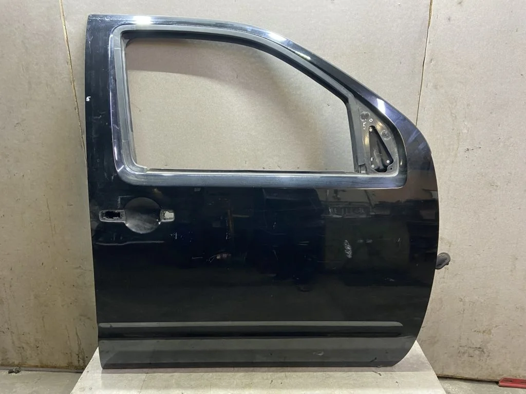 Дверь передняя правая Nissan Navara D40 Pathfinder R51M