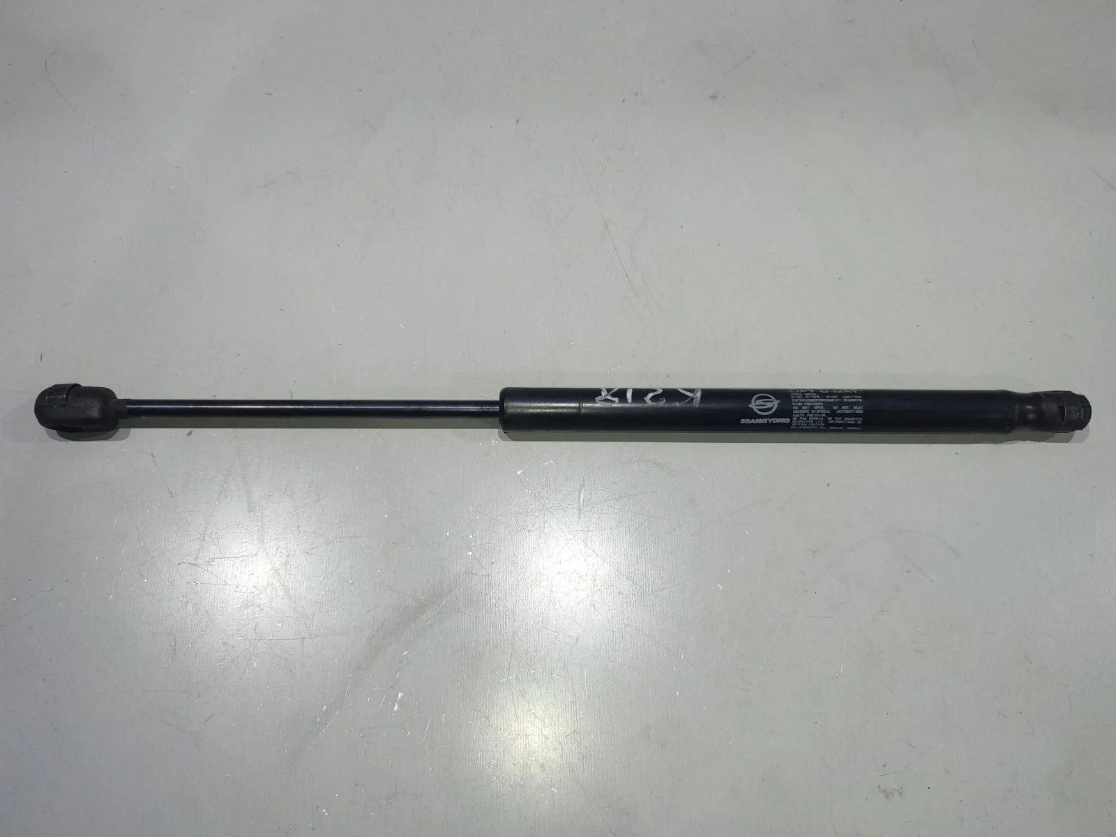 Амортизатор капота SsangYong Kyron 2009 D130