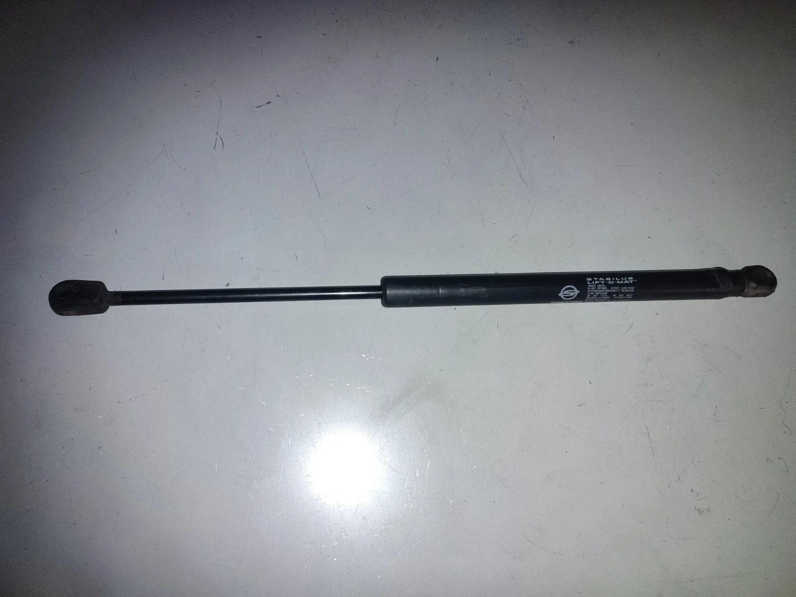 Амортизатор капота SsangYong Kyron