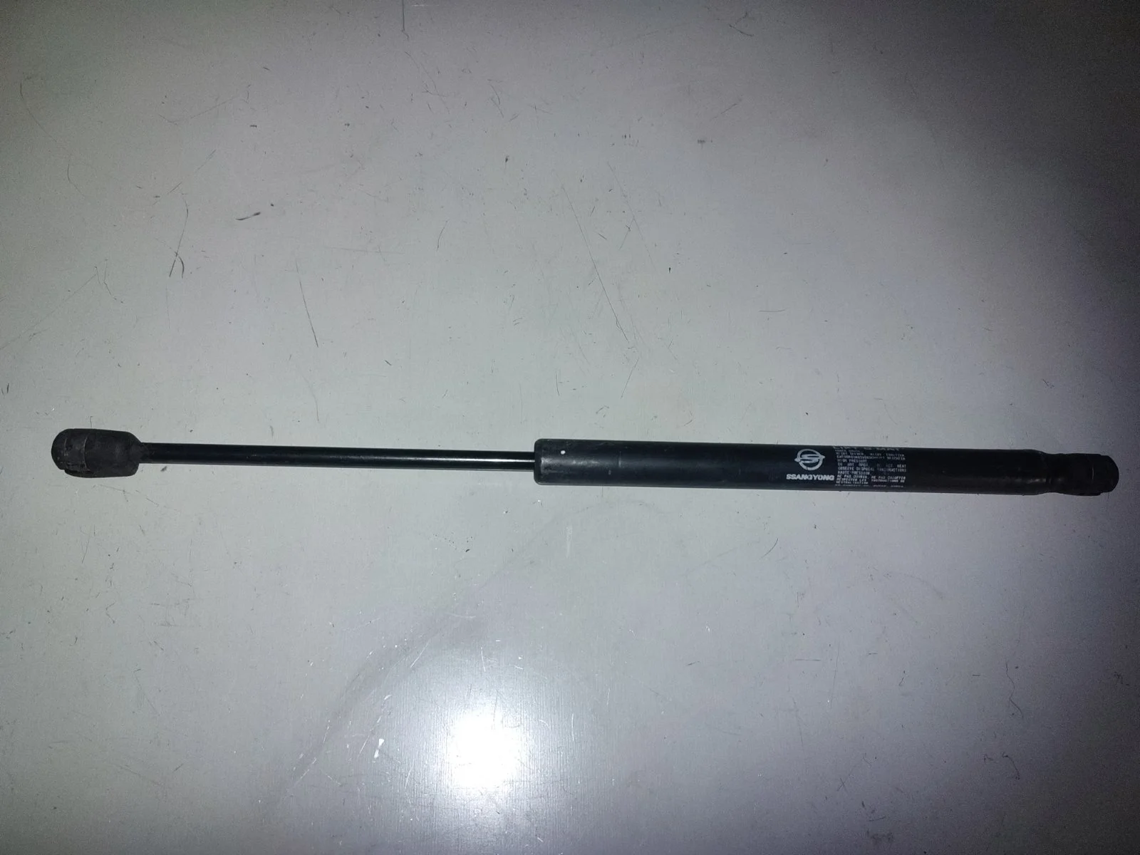 Амортизатор капота SsangYong Kyron