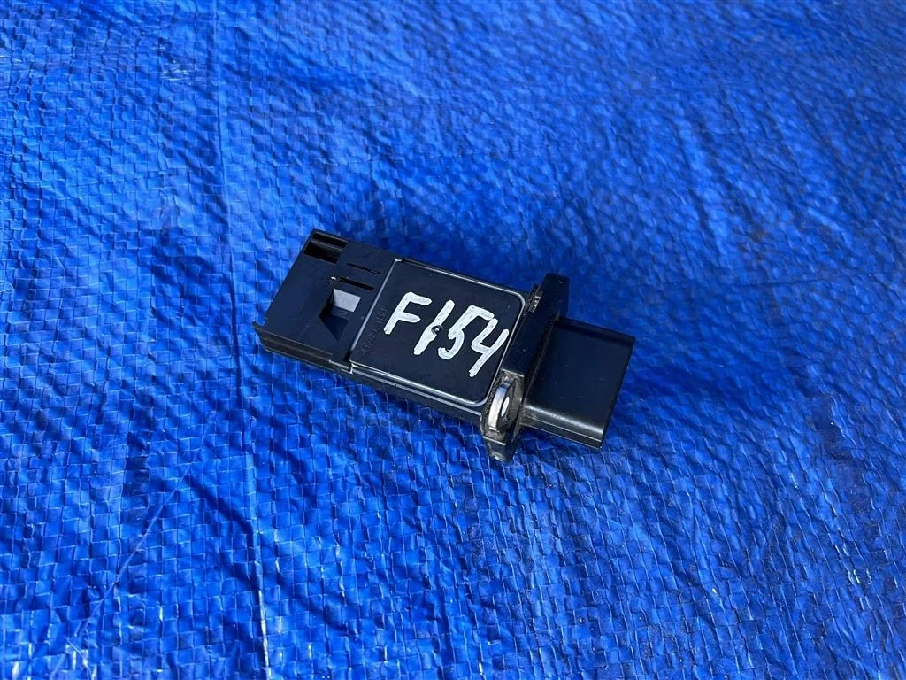 Б.у. датчик расхода воздуха/ дмрв NISSAN JUKE F15E NISSAN JUKE F15E