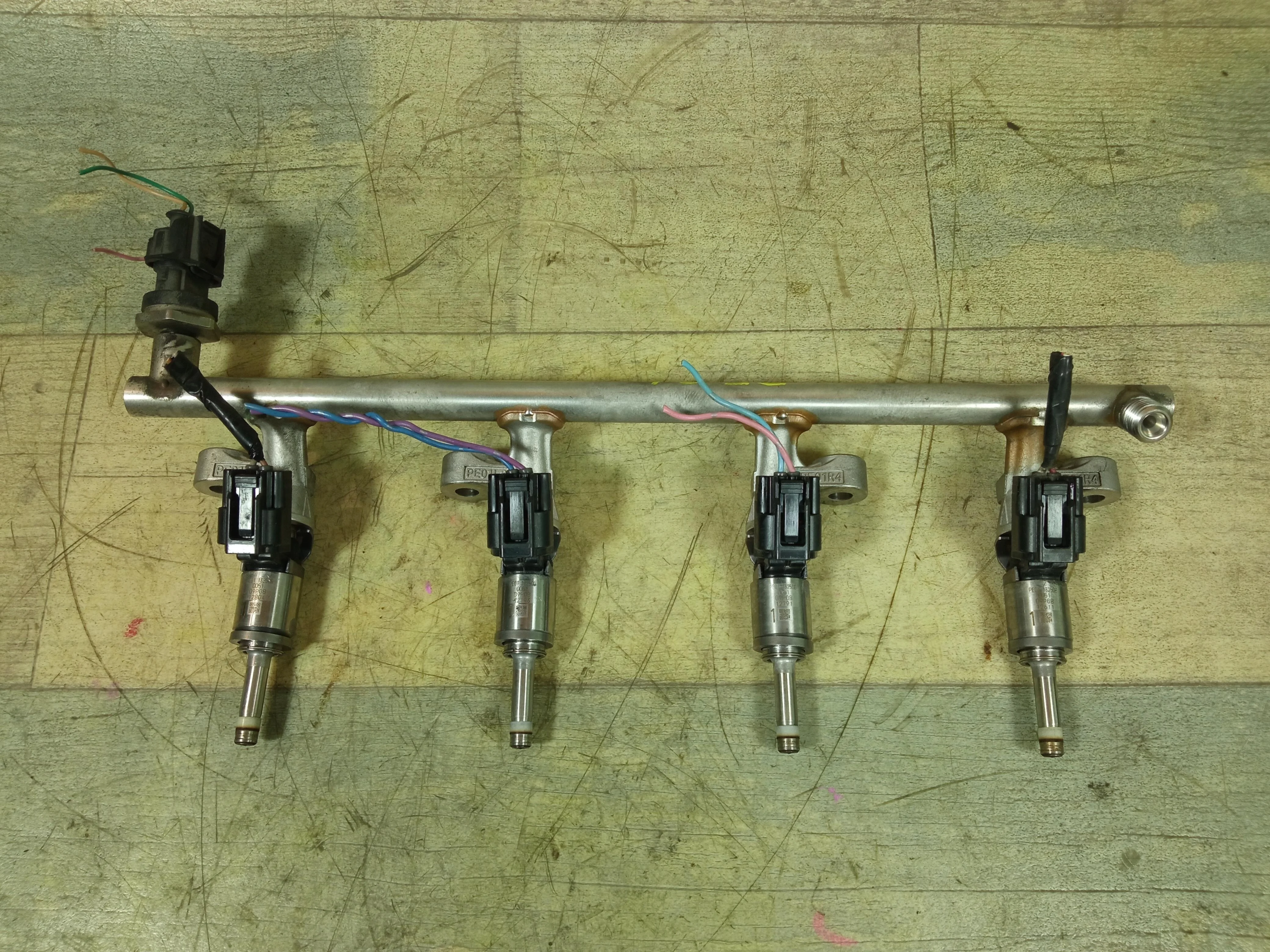 Форсунки топливные MAZDA 2.0 PE-VPS CX-5 CX-3 Mazda6 Mazda3