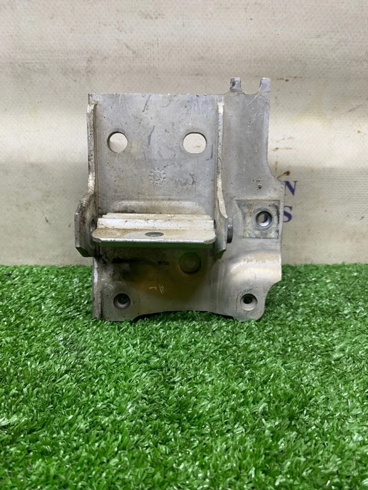 Кронштейн усилителя бампера BMW F10