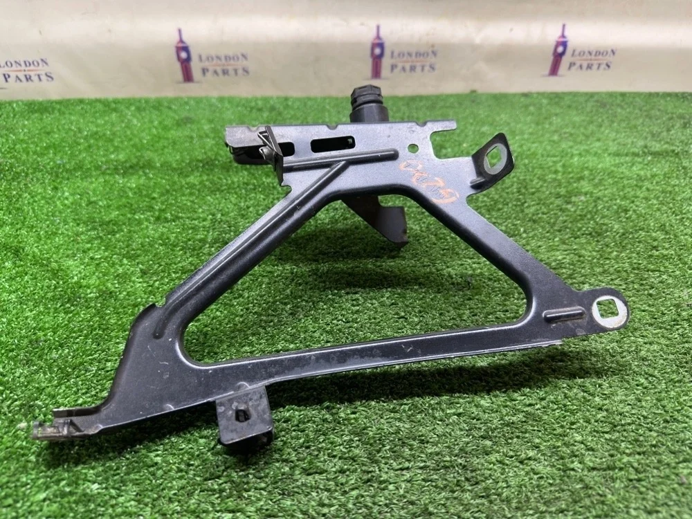 Кронштейн крепления крыла BMW F02