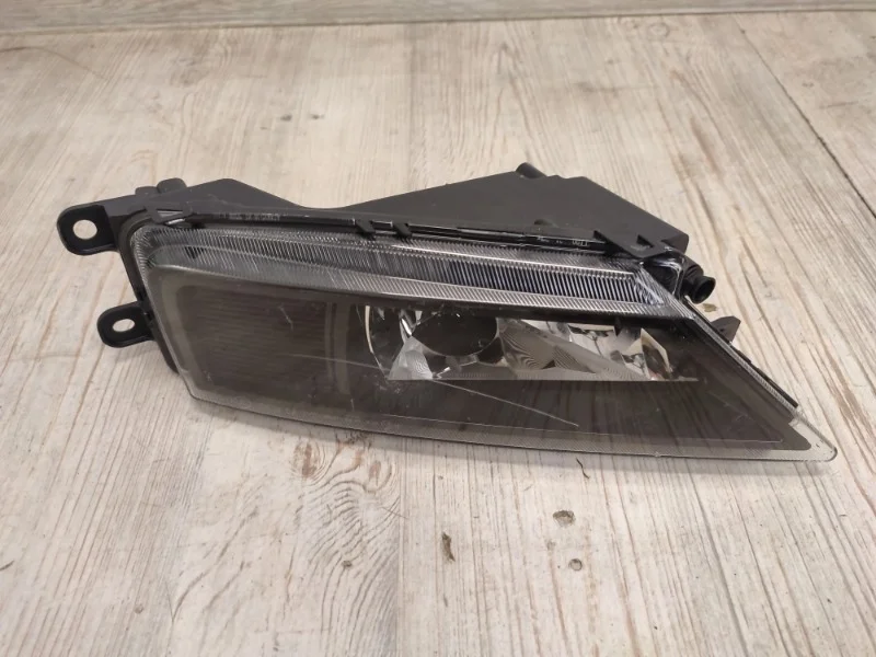 Противотуманная фара VW Tiguan 2 2016- AD1