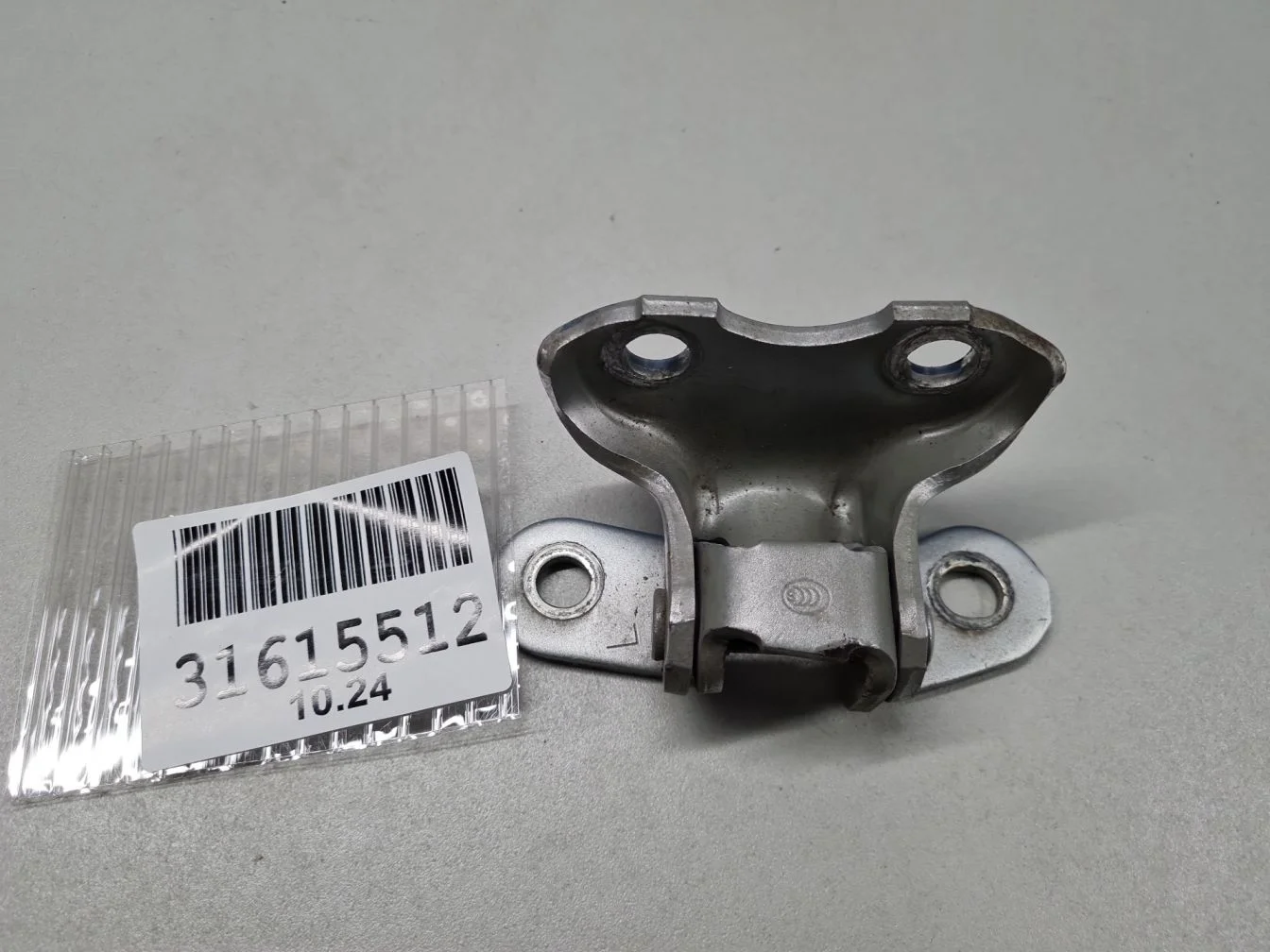 Петля двери задней левой верхняя для Toyota RAV 4 2013-2019