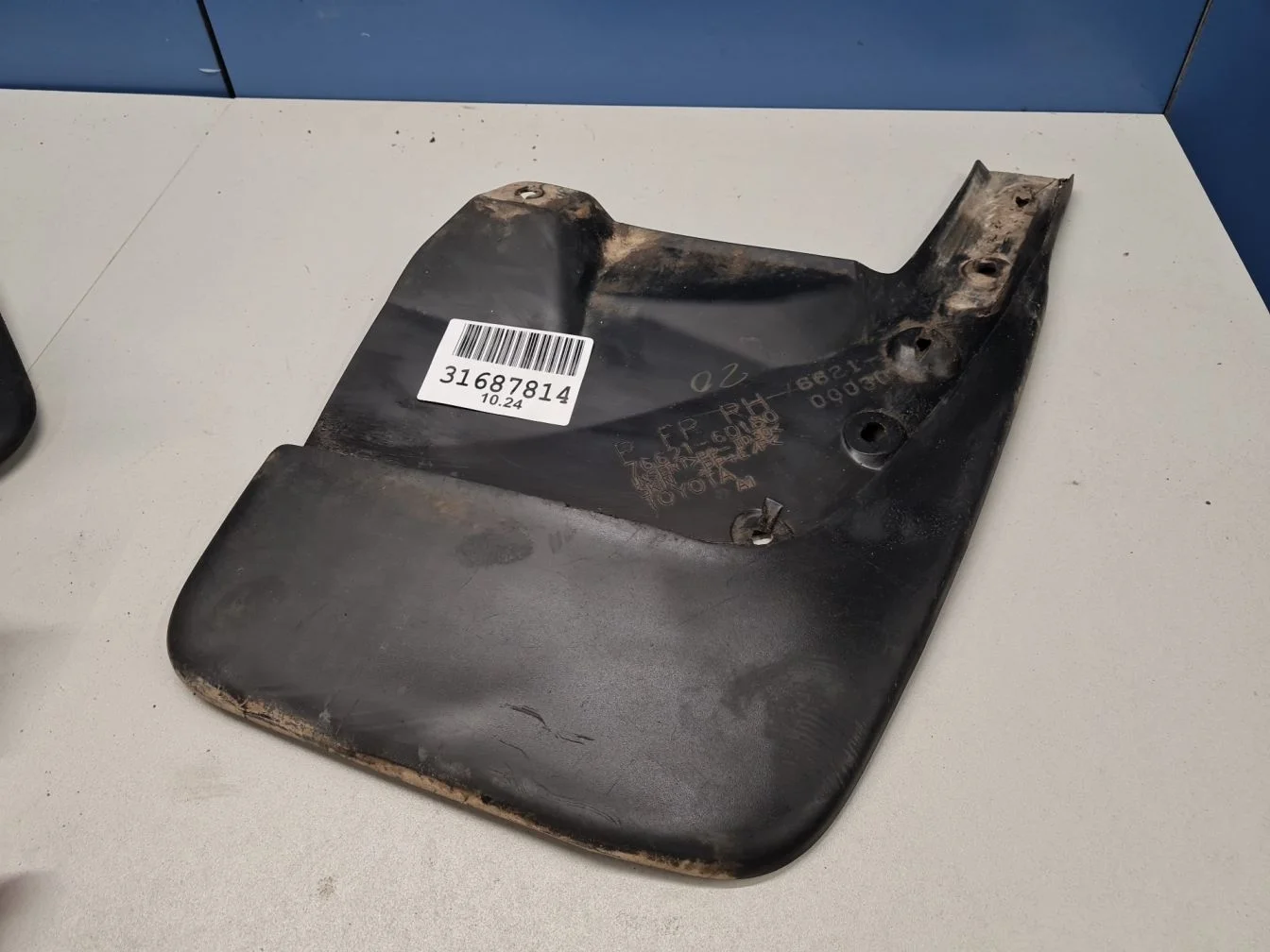 Брызговик передний правый для Toyota Land Cruiser Prado 150 2009-