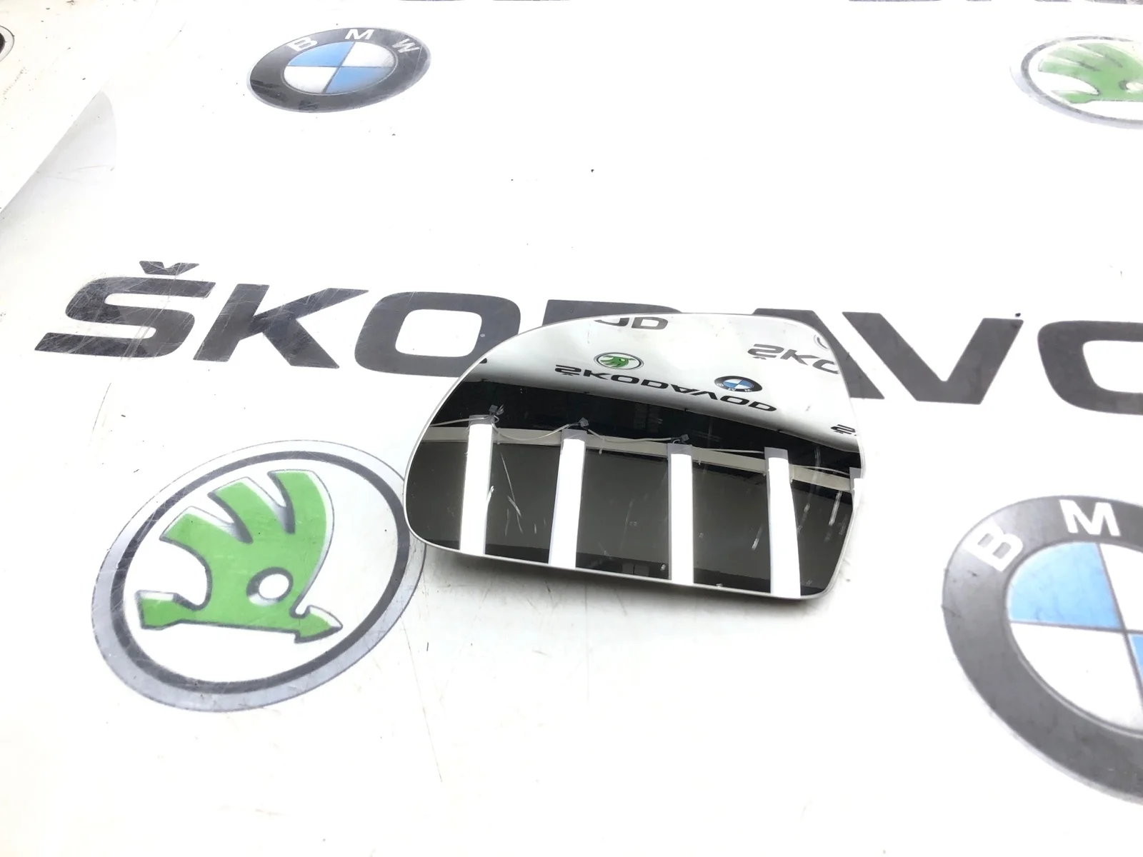 Зеркальный элемент Skoda Octavia 2011 4F0857535AE A5 (1Z), левый