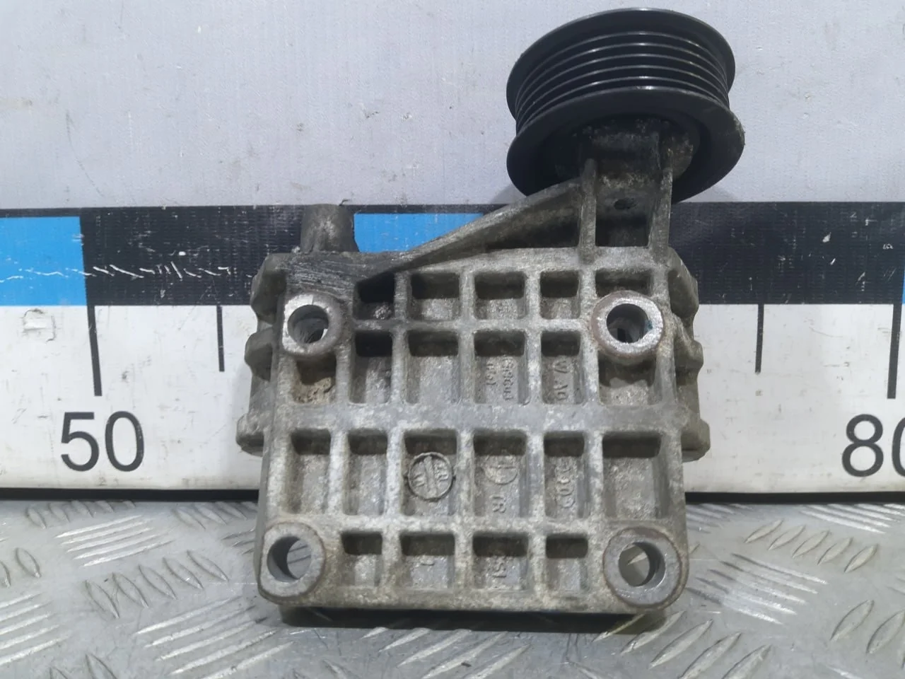 [Б/У] Кронштейн генератора [Код: 00528147 ]