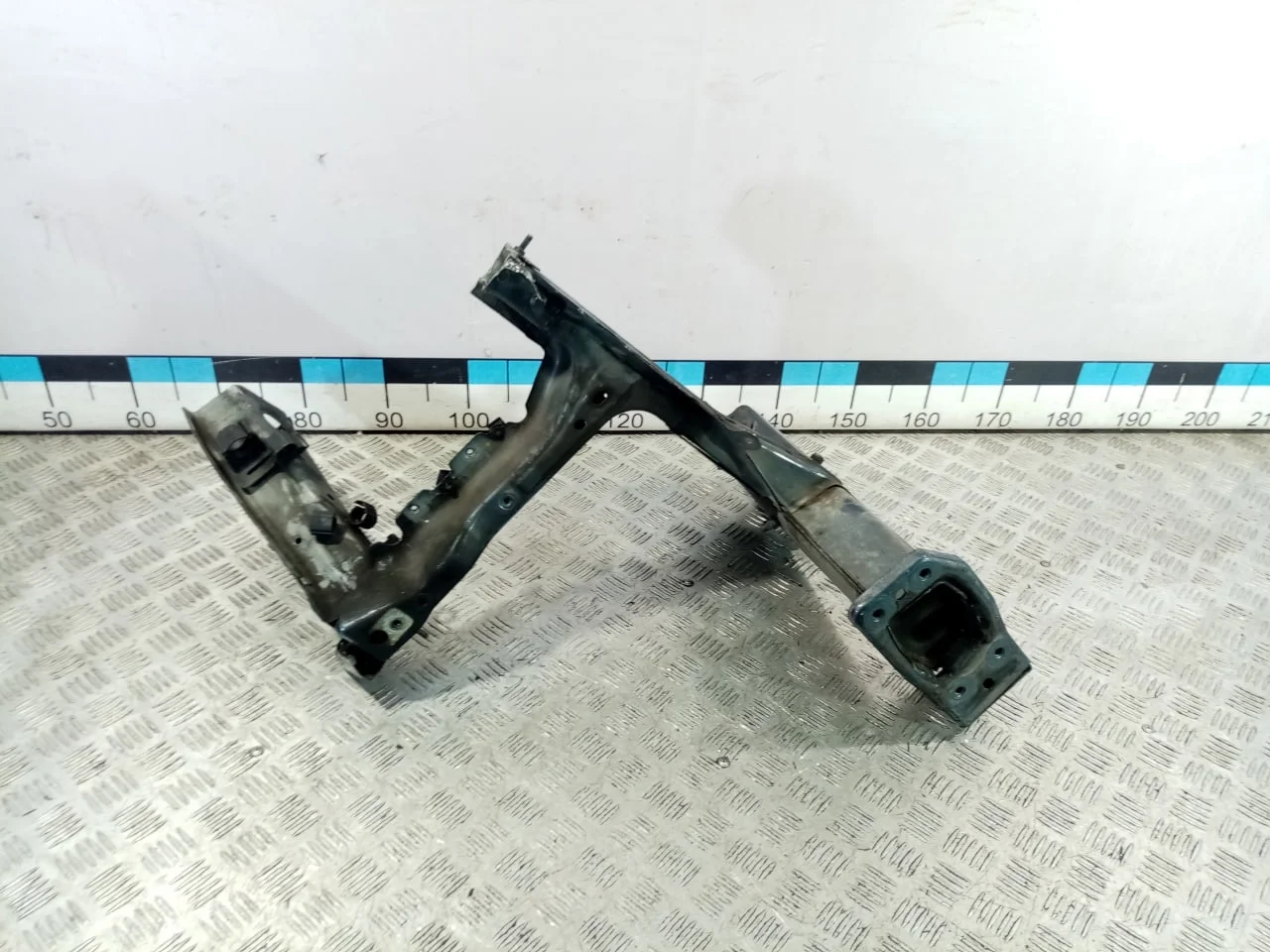 [Б/У] Лонжерон передний правый VAG - (Состояние: передняя часть ) [ХОРОШЕЕ] [Код: 00528845 ]