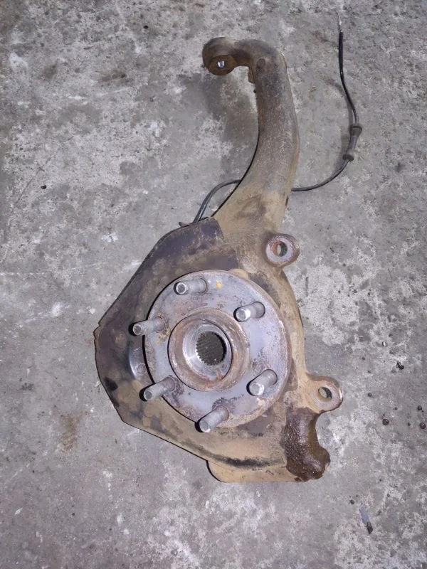 Кулак поворотный левый Nissan Navara (D40) 2004-2015 2010 400155X00C ПИКАП 2.5 D YD25DDTI