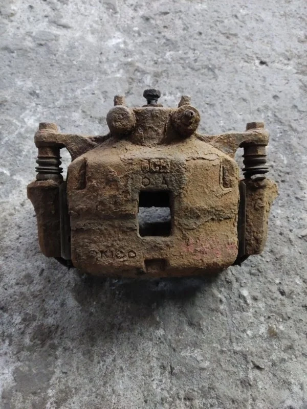 Суппорт передний правый Mitsubishi L200 (2006-2015) 2007 4605A202 ПИКАП 2.5 D 4D56