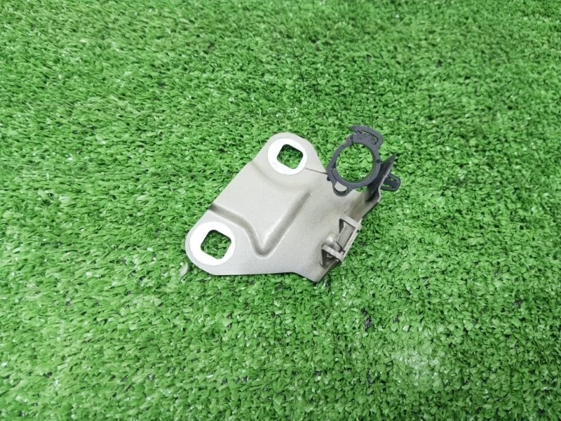 Кронштейн крыла BMW 5 2010 41357207204 F10 N55B30A, правый