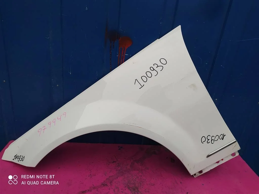 Крыло переднее левое MB C-Class W204 2006-2015