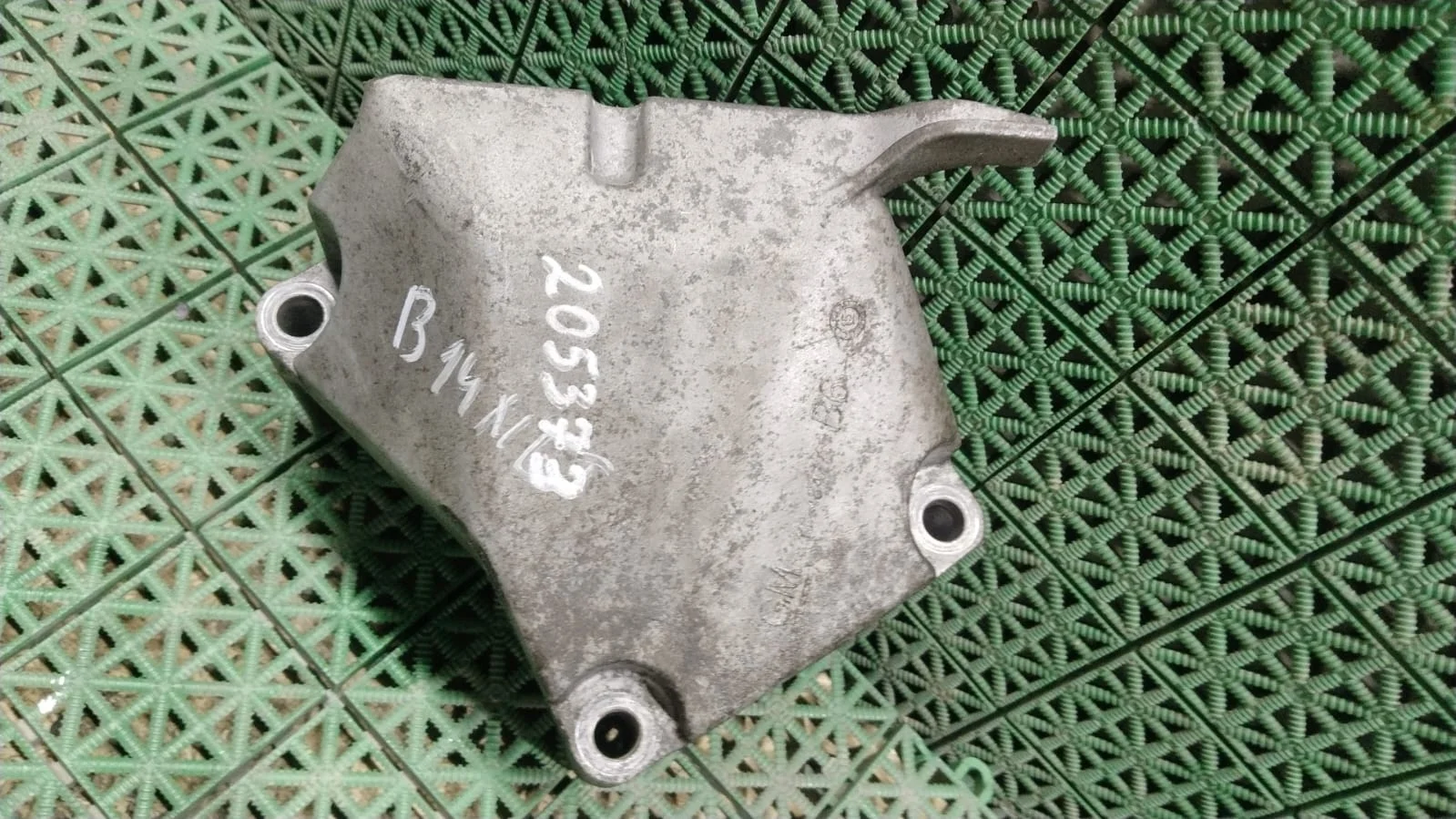 Кронштейн двигателя OPEL ASTRA J, ZAFIRA C A14NET 2010- правый б/у ASTRA J(2009-2017);MERIVA B(2010-2018);ZAFIRA C(2013-2019)