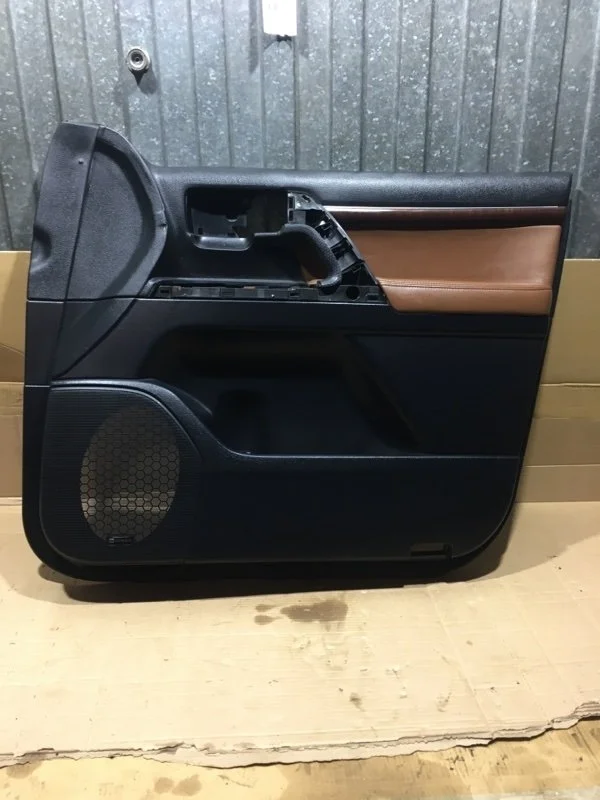 Обшивка двери передней правой TOYOTA Land Cruiser 2015 6761060M20C1 URJ200 1VD-FTV 4.5