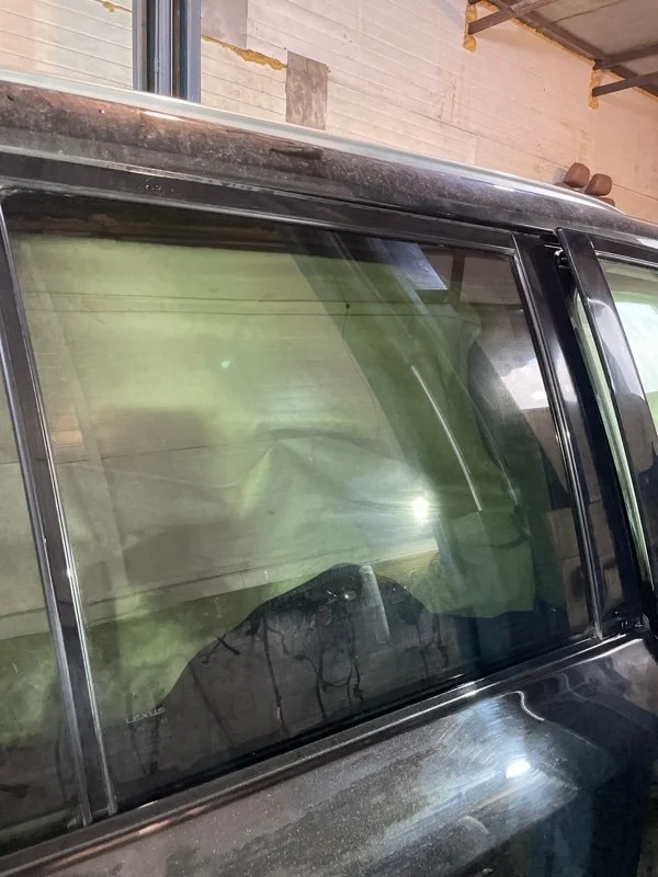 Стекло двери Lexus Lx570 2017 6811360331 URJ202 3UR-FE 5.7, заднее правое