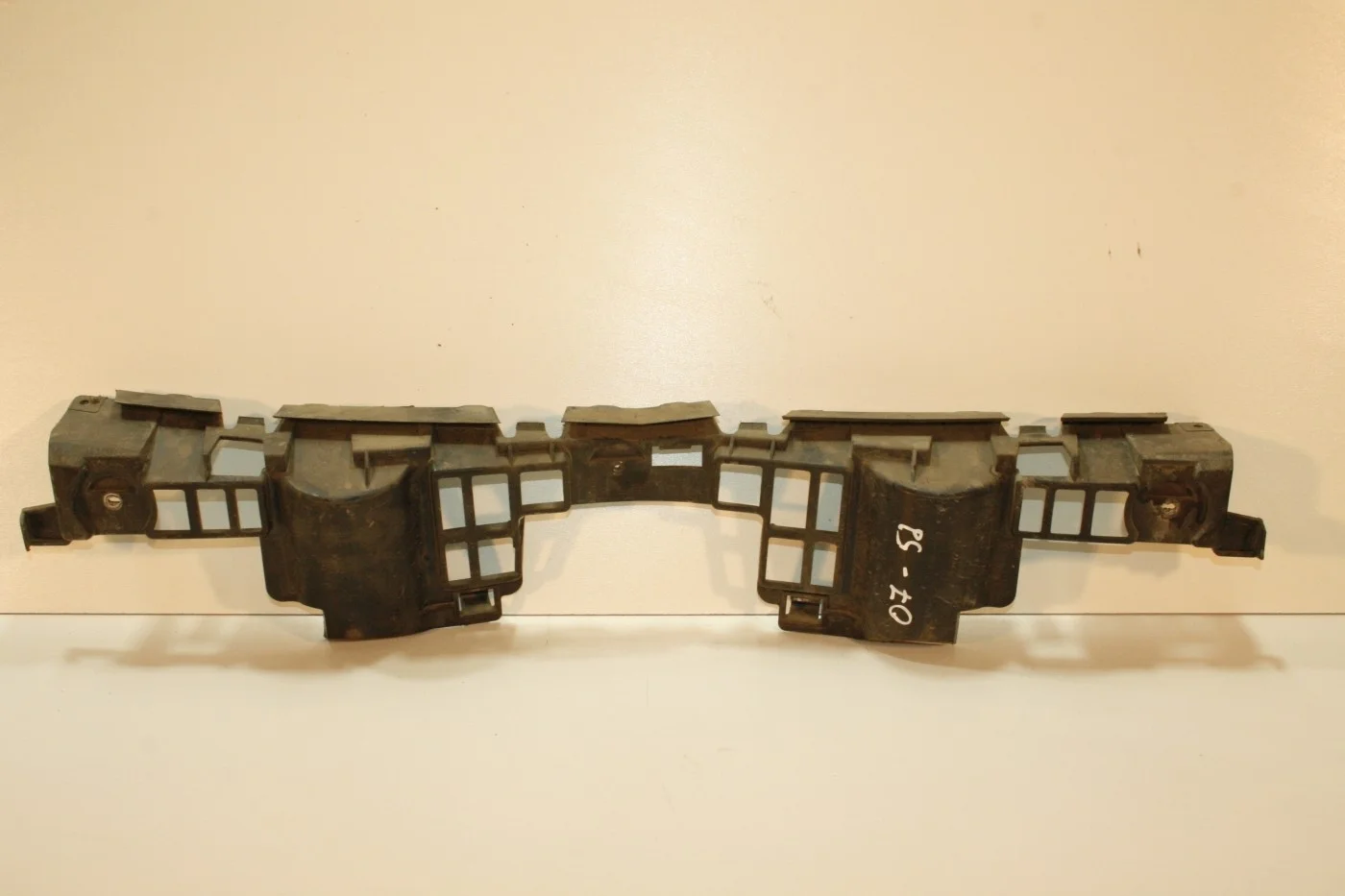 Кронштейн переднего бампера цент Опель Астра Н 07-