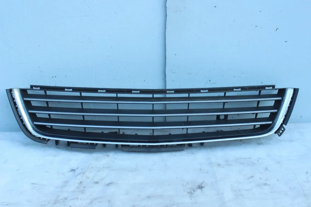 Решетка бампера центральная Opel Astra H 07- РБ12
