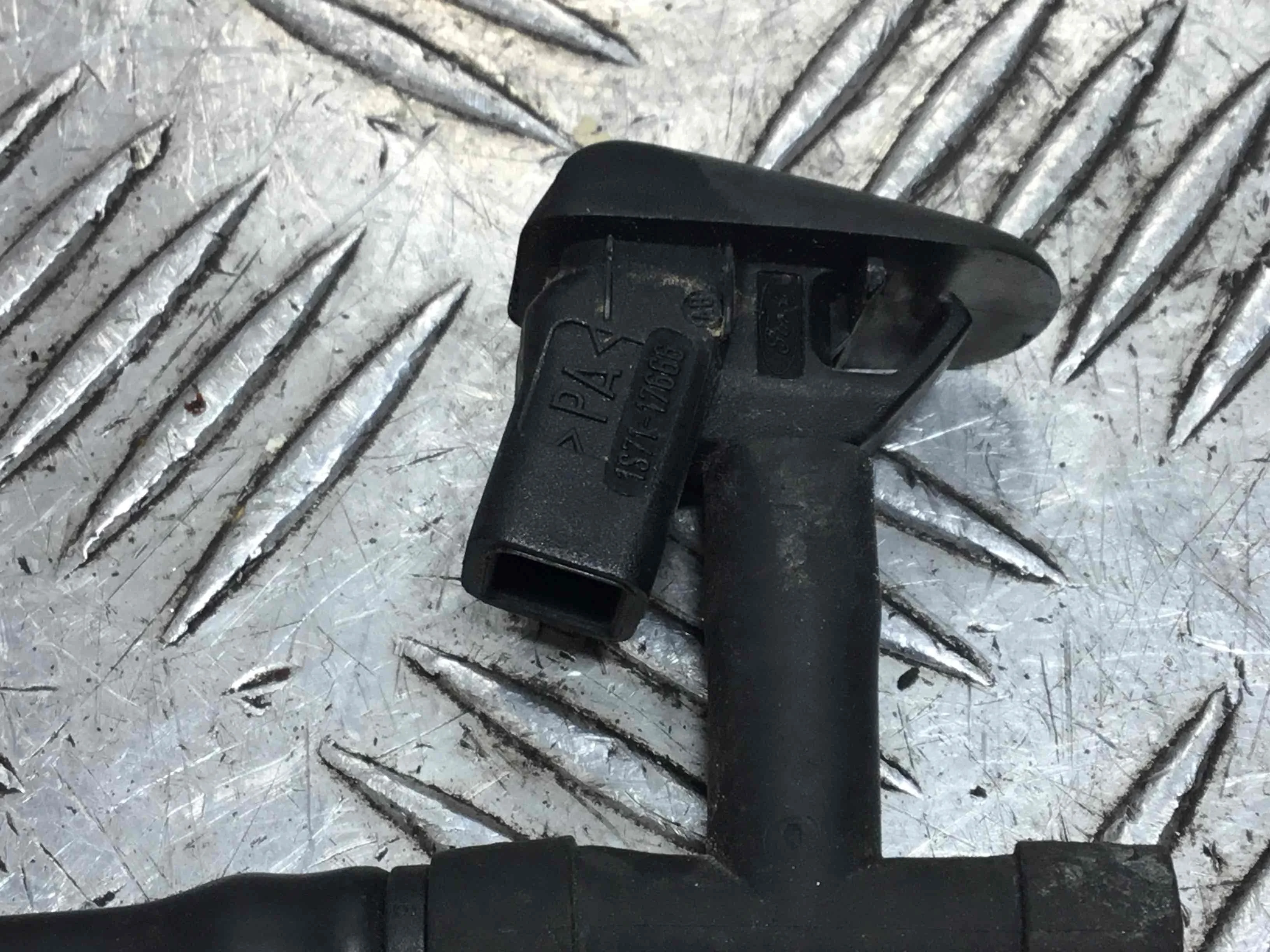 Форсунка омывателя Ford Focus 1 поколение [рестайлинг] (2001-2005) бензин 1.6 i Механика Универсал