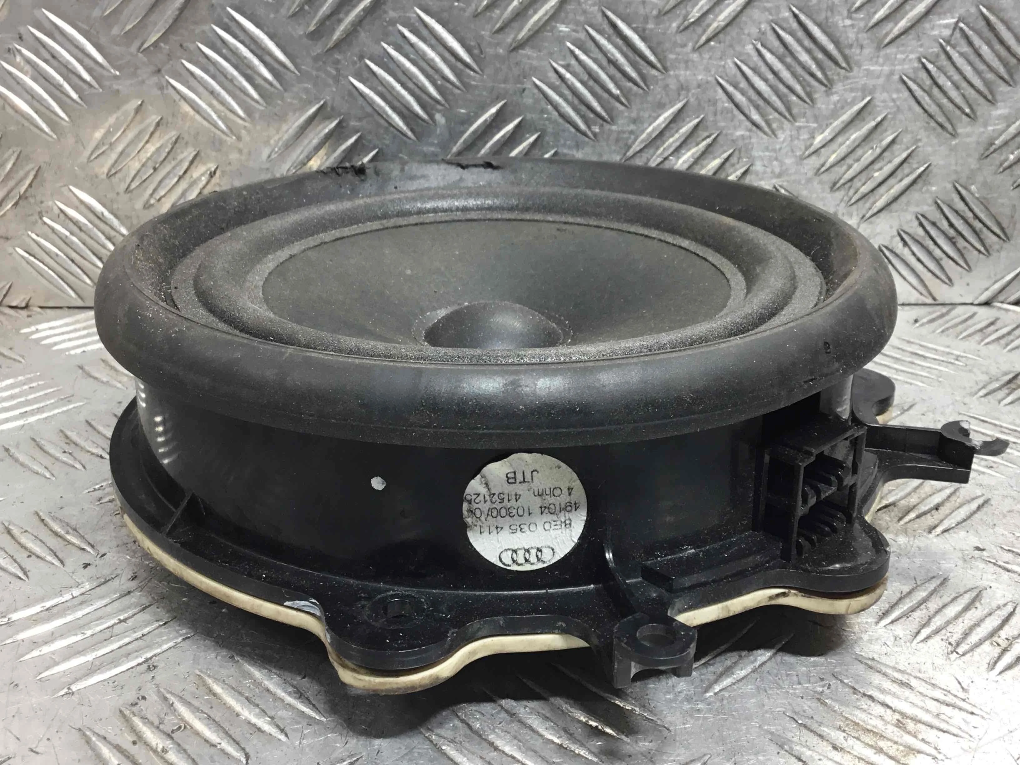 Динамик двери передней левой Audi A4 B6 (2000-2005) бензин 1.8 T Механика Универсал