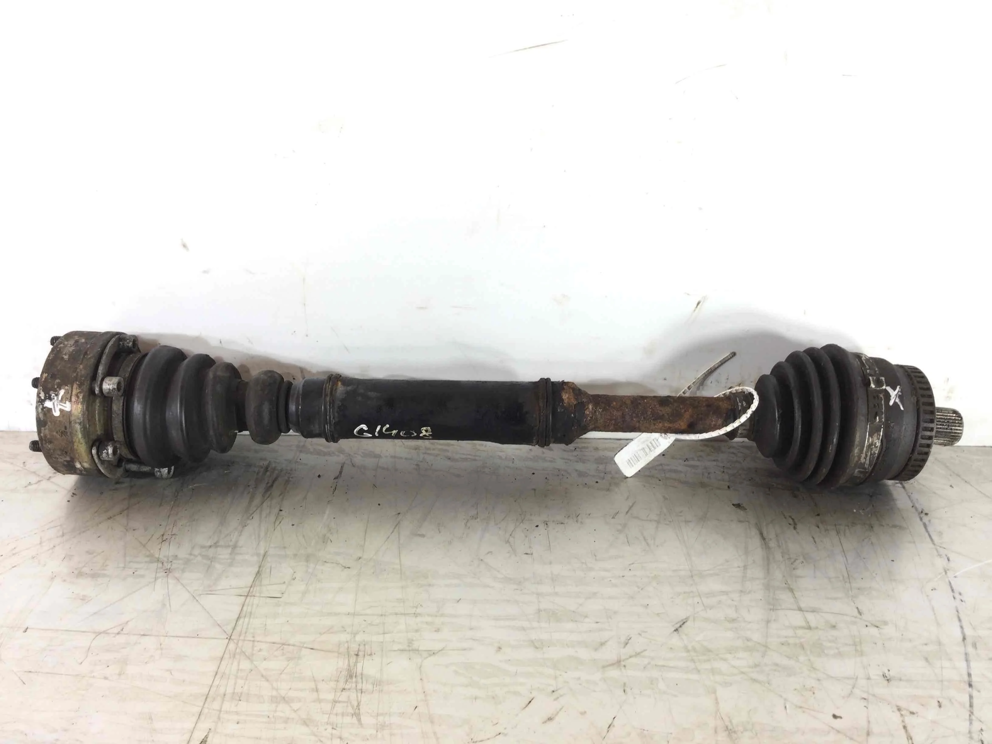 Полуось передняя левая (приводной вал, ШРУС) Audi A4 B5 (1994-1999) бензин 1.6 i Механика Седан