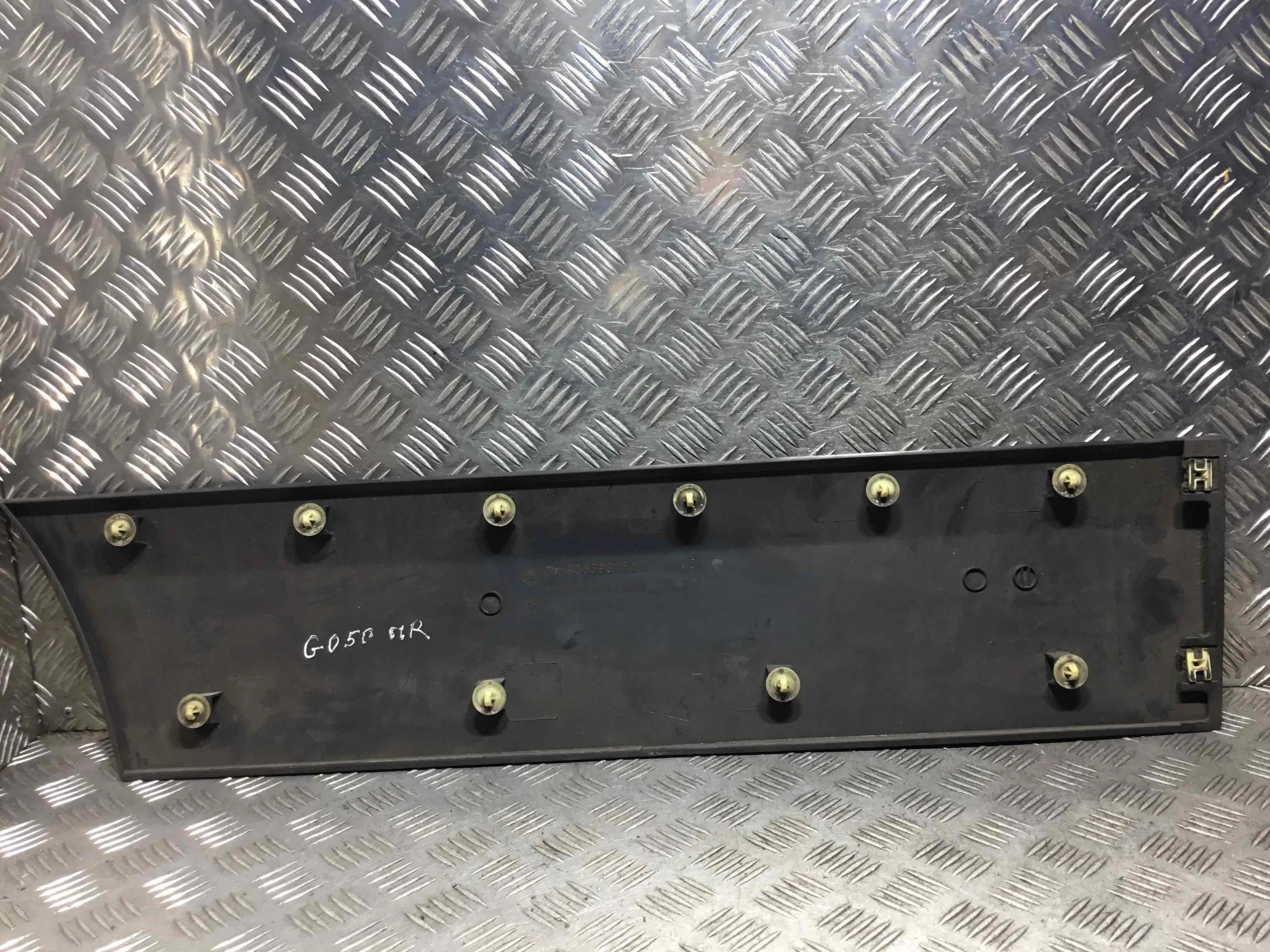 Молдинг двери передней правой Volkswagen Crafter 1 поколение (2006-2011) дизель 2.0 TDI Механика Микроавтобус