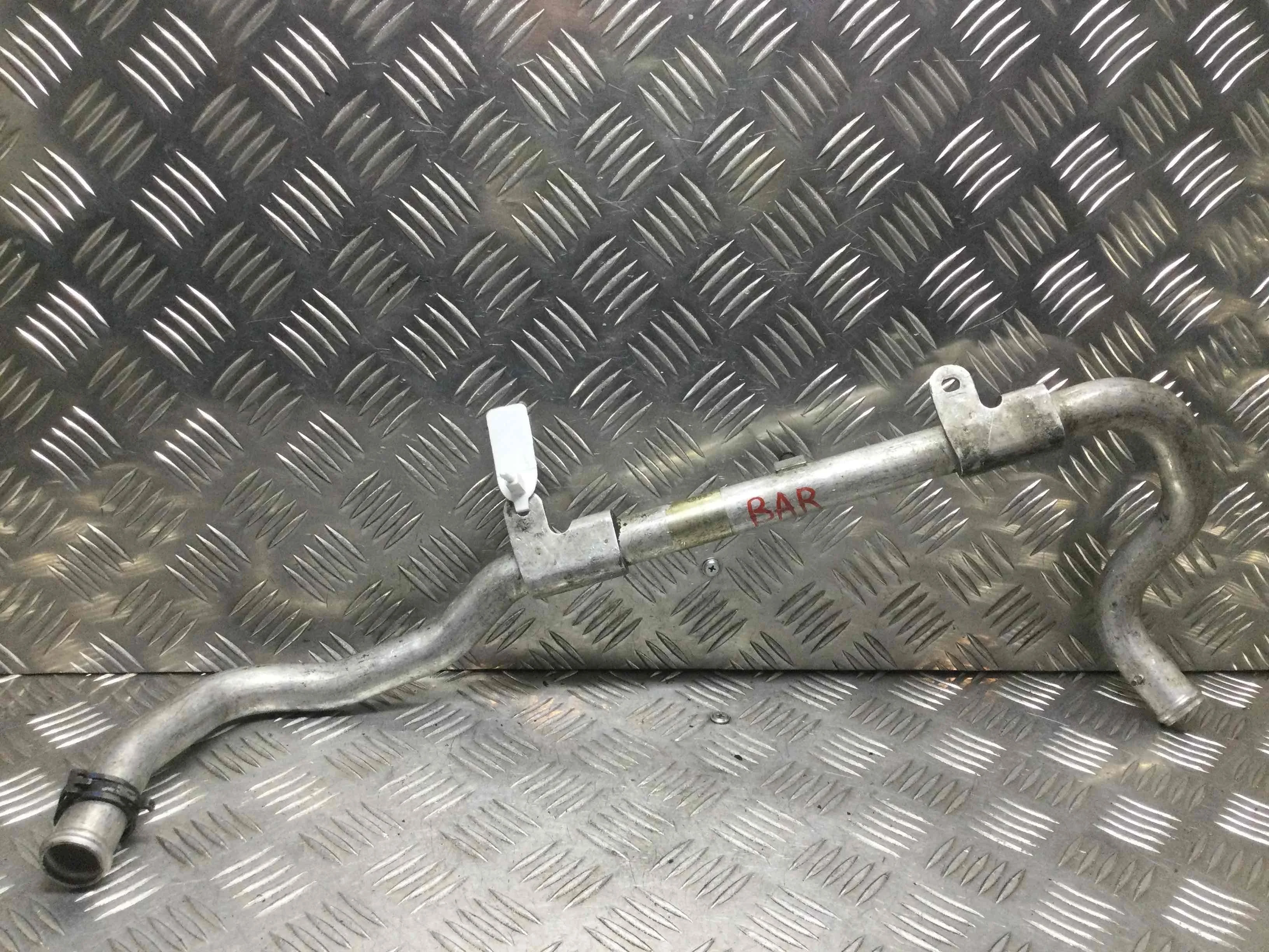 Трубка охлаждающей жидкости металлическая Audi Q7 Q7 4L [рестайлинг] (2008-2015) бензин 4.2 FSI Автомат