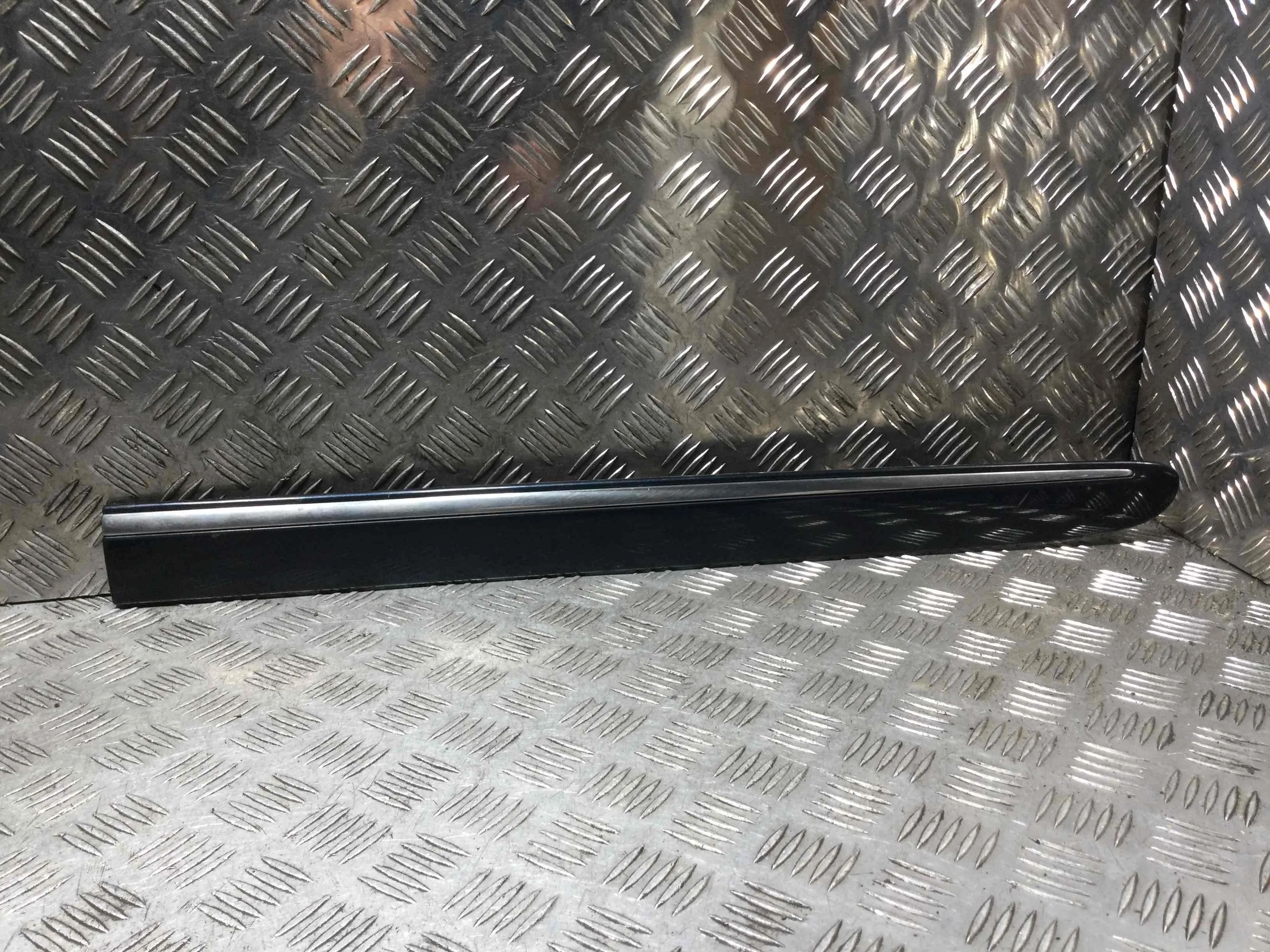 Молдинг двери задней левой Mercedes E-klasse E-klasse (W211) 2002 - 2009 дизель 3.2 CDI Автомат Универсал