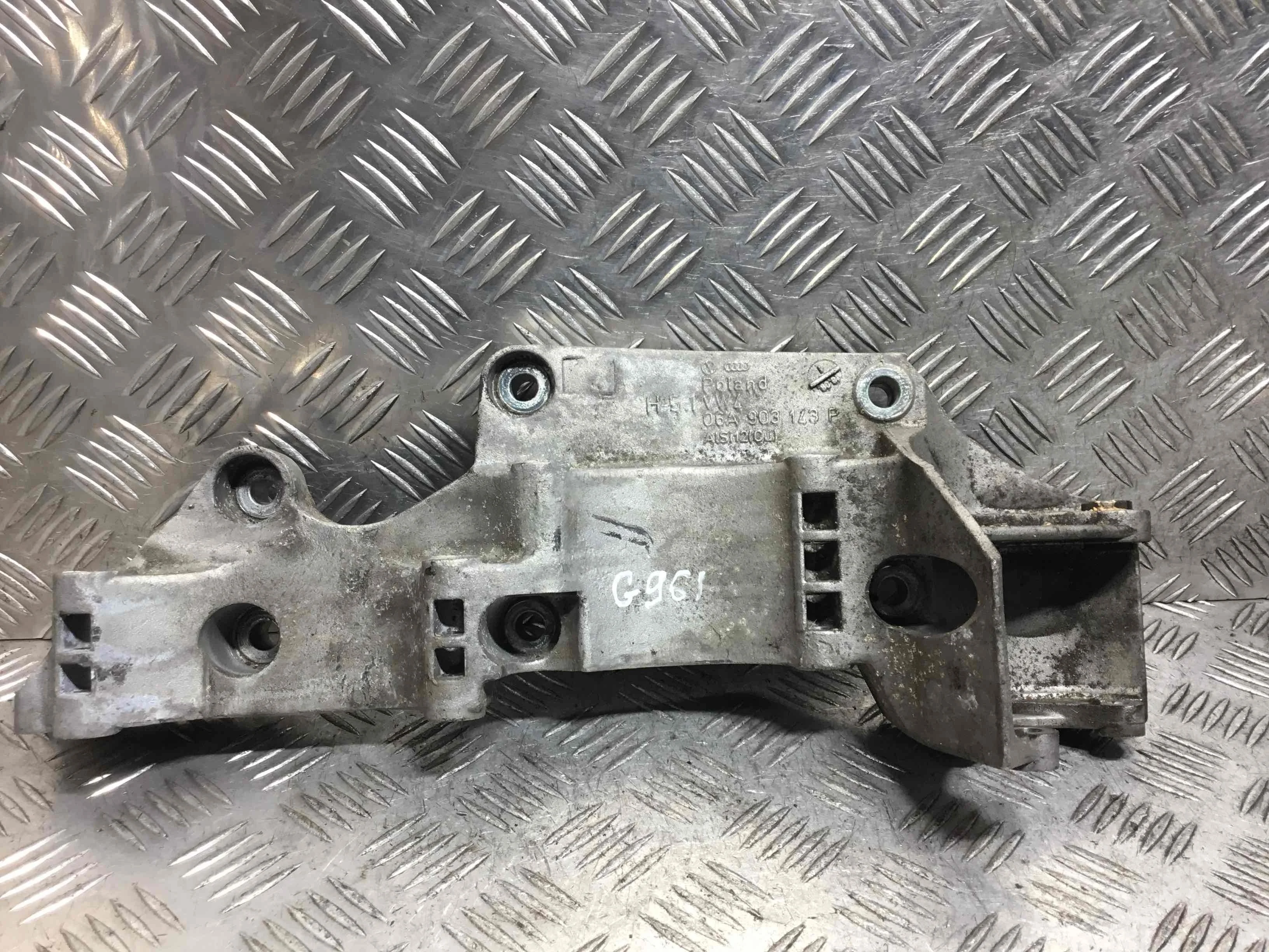 Кронштейн генератора Audi A3 8L (1996-2000) бензин 1.6 i Механика Х/б