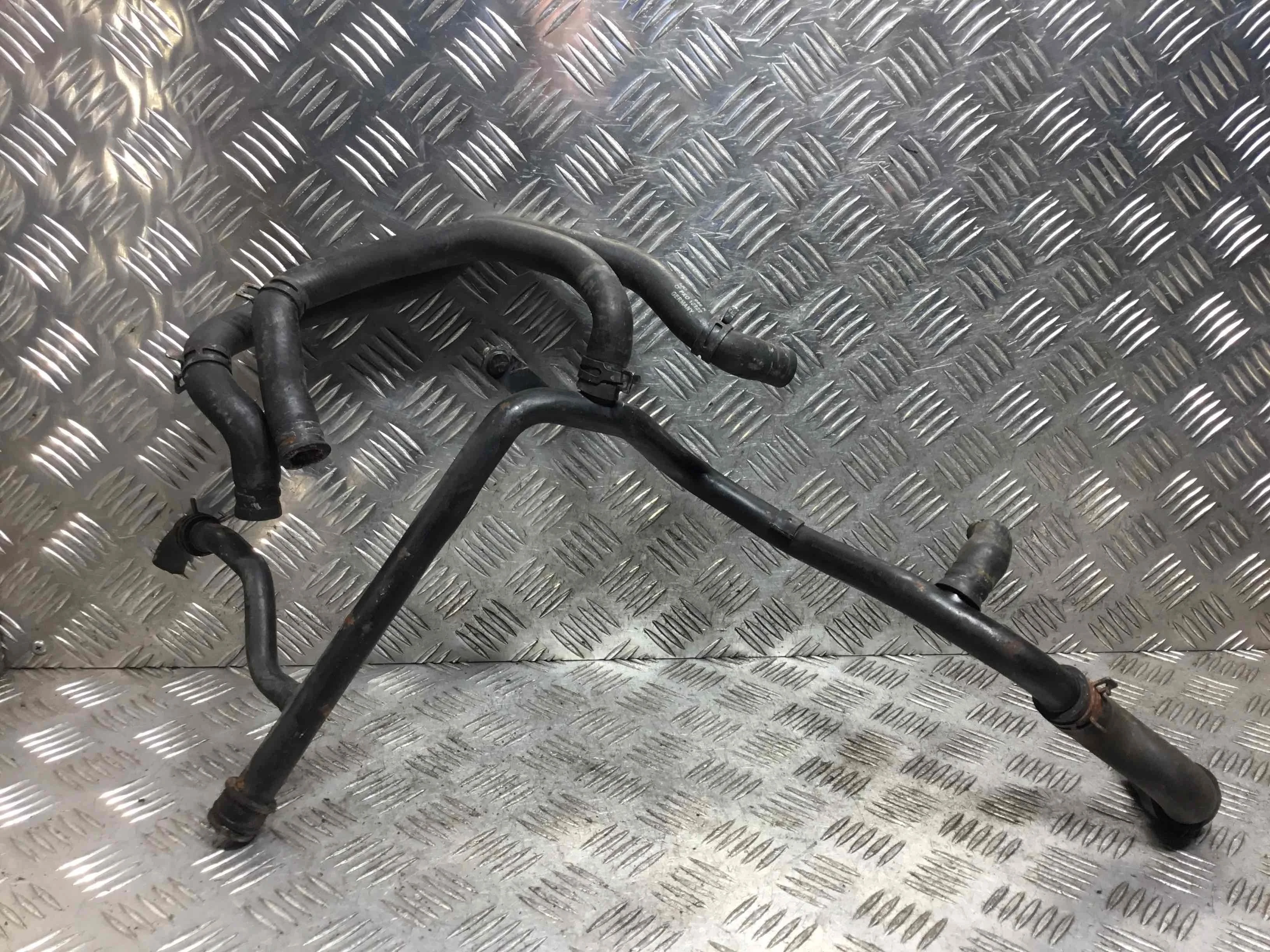 Трубка охлаждающей жидкости металлическая Volkswagen Golf 4 поколение (1997-2004) бензин 2.0 i Механика Х/б