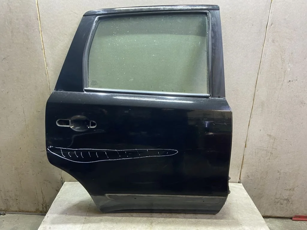 Дверь задняя правая Nissan Note E11 С ДЕФЕКТОМ