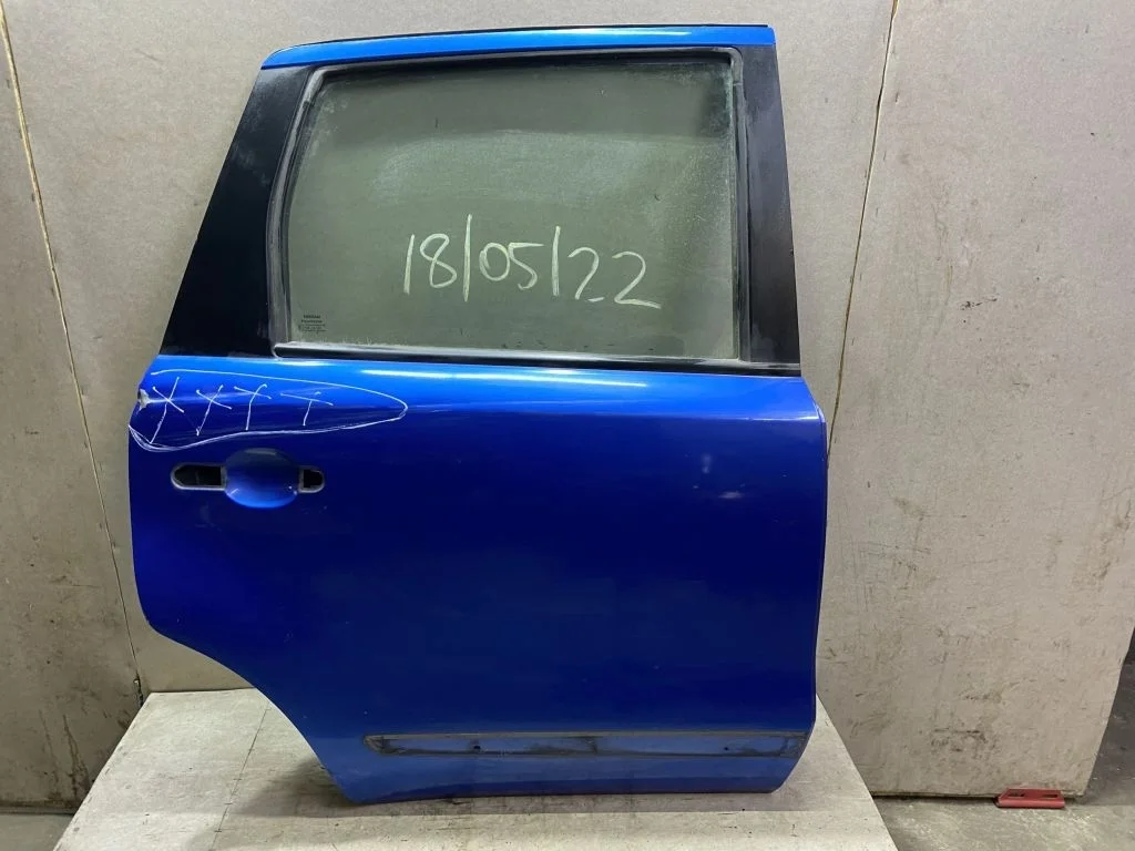 Дверь задняя правая Nissan Note E11 С ДЕФЕКТОМ