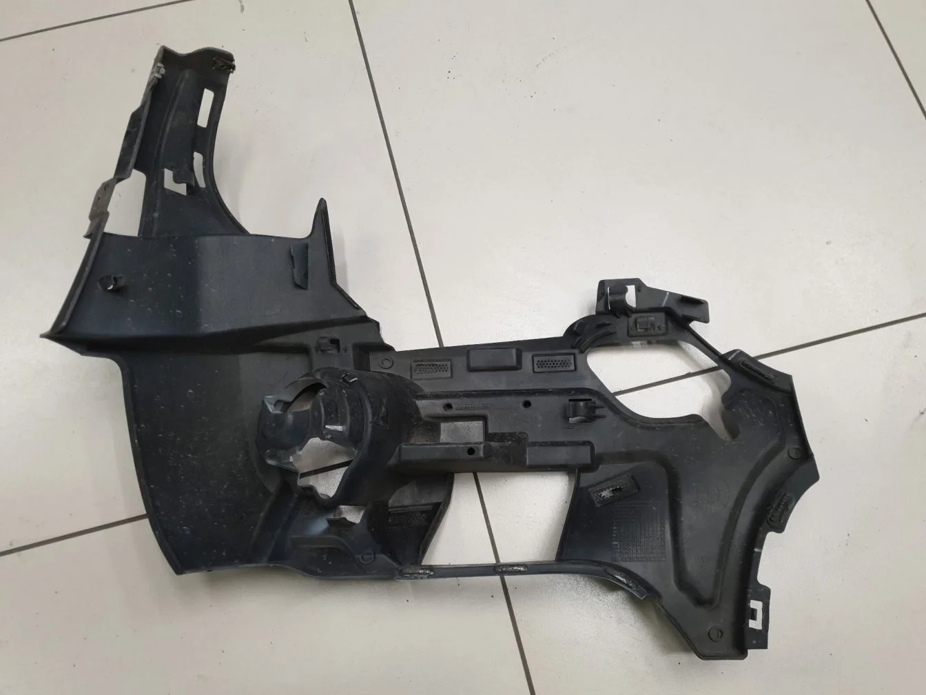 Кронштейн ПТФ правый для BMW X1 F48 2015-2023