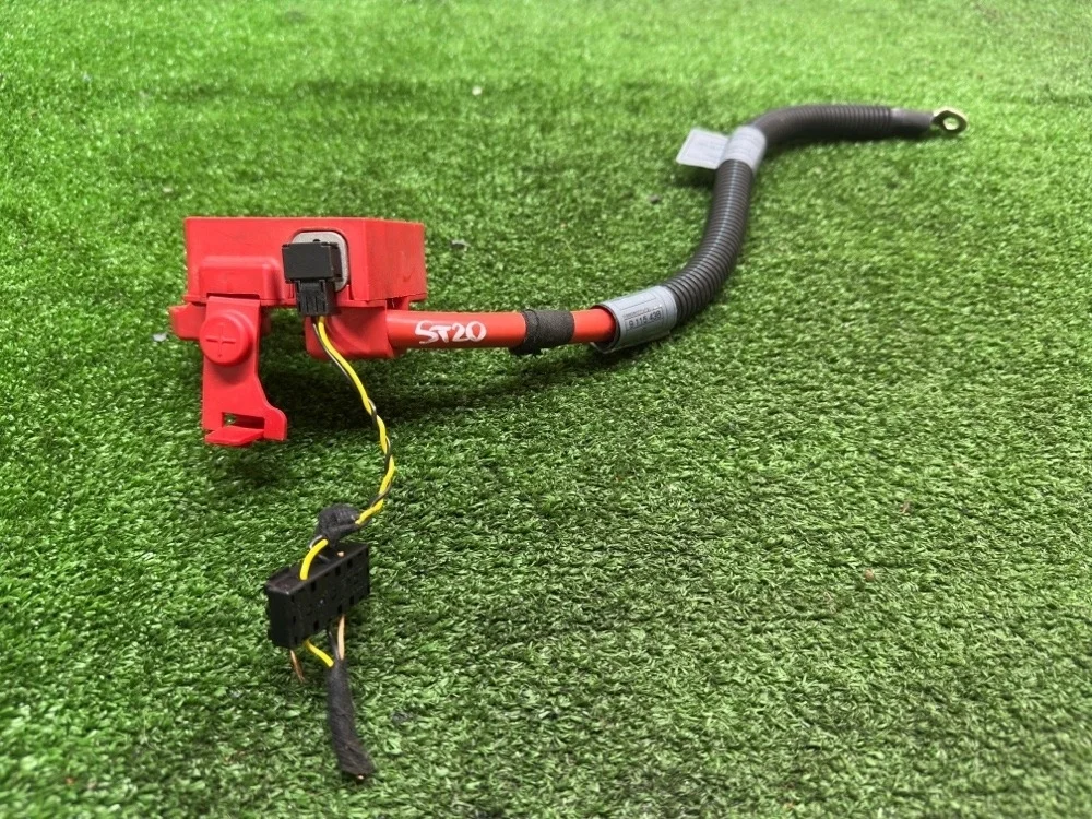 Плюсовой провод BMW X5 E70