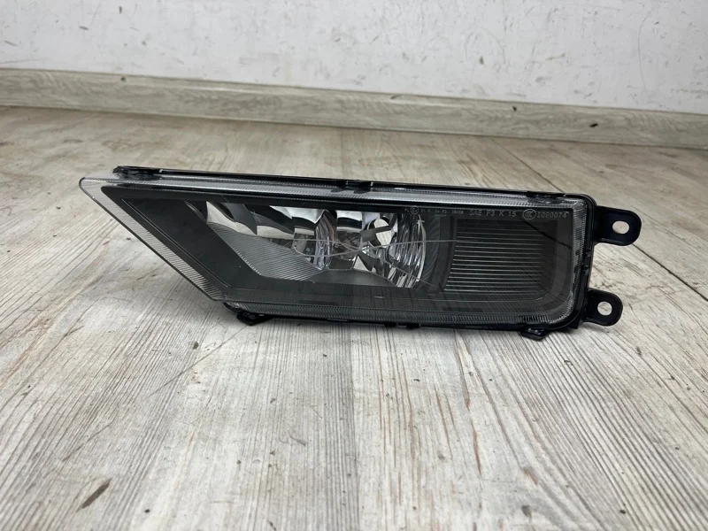 Противотуманная фара VW Tiguan 2 2016- AD1