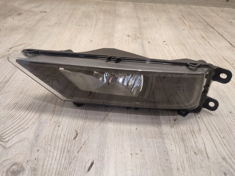 Противотуманная фара VW Tiguan 2 2016- AD1