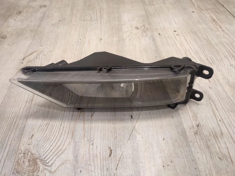 Противотуманная фара VW Tiguan 2 2016- AD1