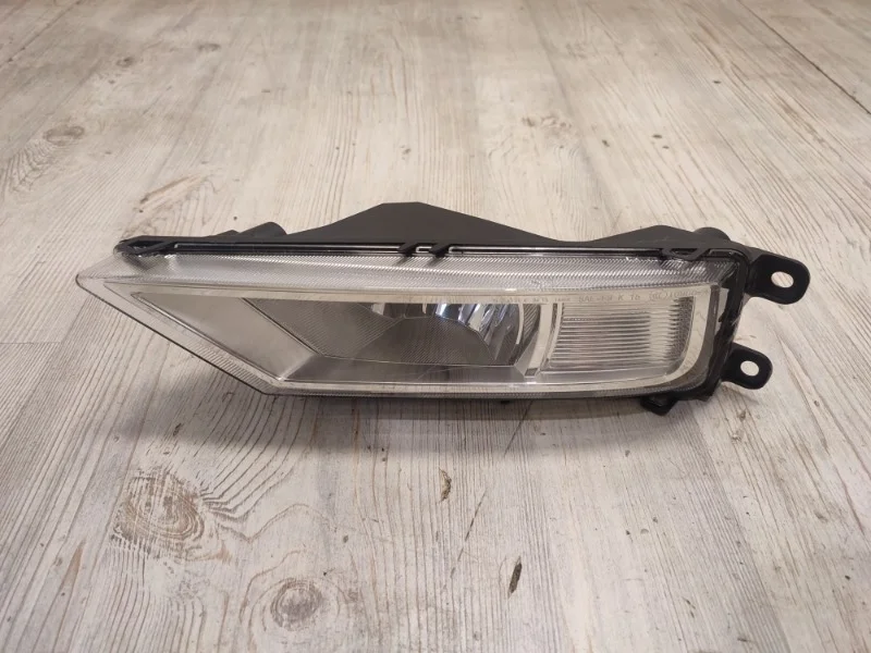 Противотуманная фара VW Tiguan 2 2016- AD1