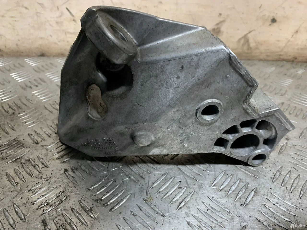 Кронштейн двигателя 038199207h vw skoda