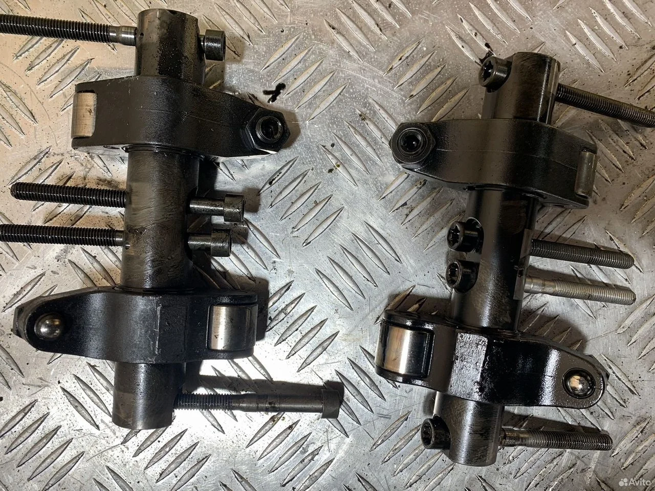 Ось коромысла vw skoda tdi 038109527af