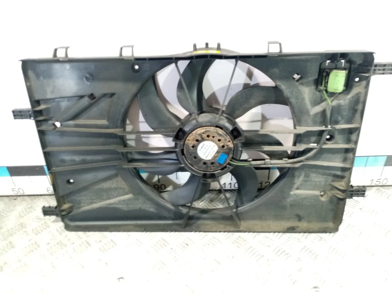 [Б/У] Диффузор вентилятора - (Состояние: в сборе с вентилятором 13335181 ) [ХОРОШЕЕ] [Код: 00529872 ]