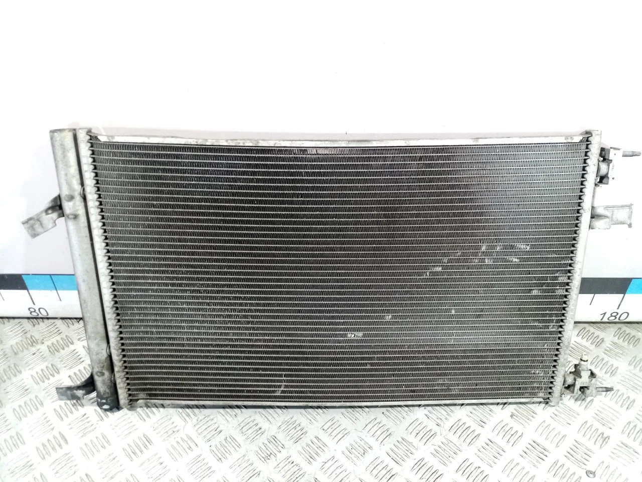 [Б/У] Радиатор кондиционера - (Состояние: незначительная корозия сот) [Незначительные дефекты] [Код: 00529802 ]