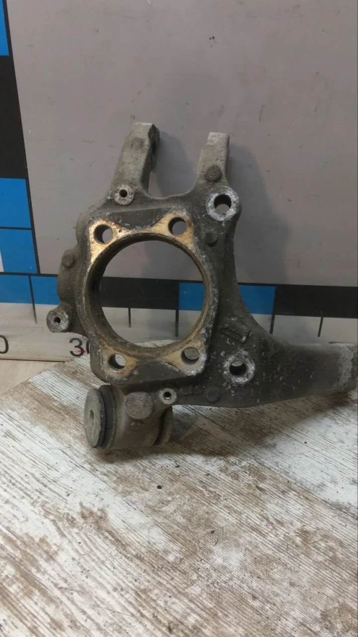 [Б/У] Кулак поворотный задний левый (85мм) Audi A8 [Код: 00297364 ]