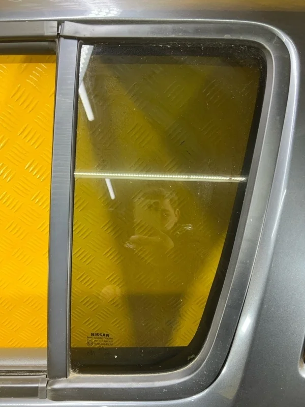 Стекло двери задней левой (форточка) Nissan Pathfinder (R51M) 2004-2013 2010 82263EB33A 2.5 D YD25DDTI